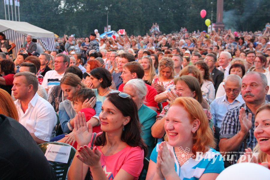 Людмила Чурсина и Пелагея поздравили Великие Луки с 850-летием (ФОТО)
