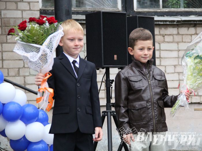 Школы города отметили 1 сентября (фото)
