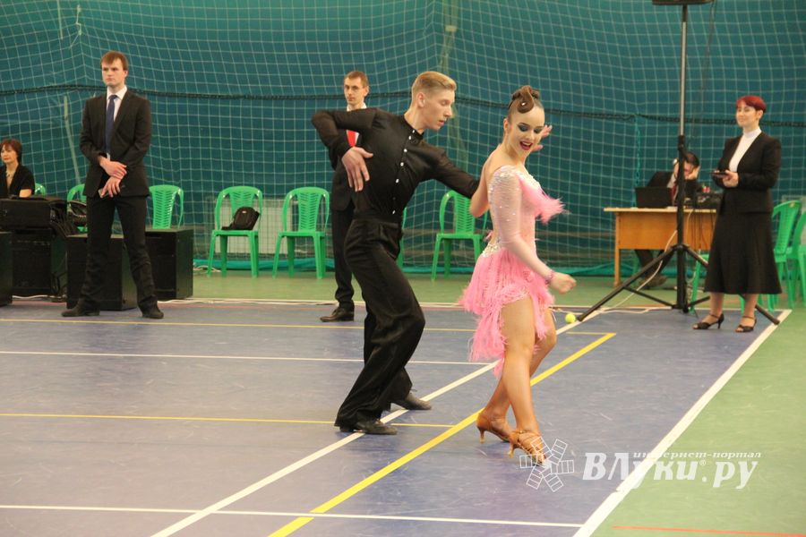 В Великих Луках прошел турнир по спортивным бальным танцам (ФОТО)