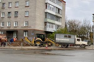 В Великих Луках на проспекте Гагарина ликвидировали прорыв в сетях водопровода (ФОТО)