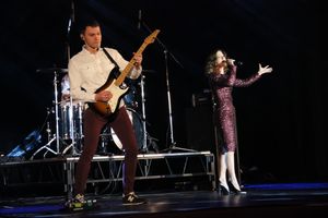 В Великих Луках состоялся концерт Юлии Савичевой (фото)