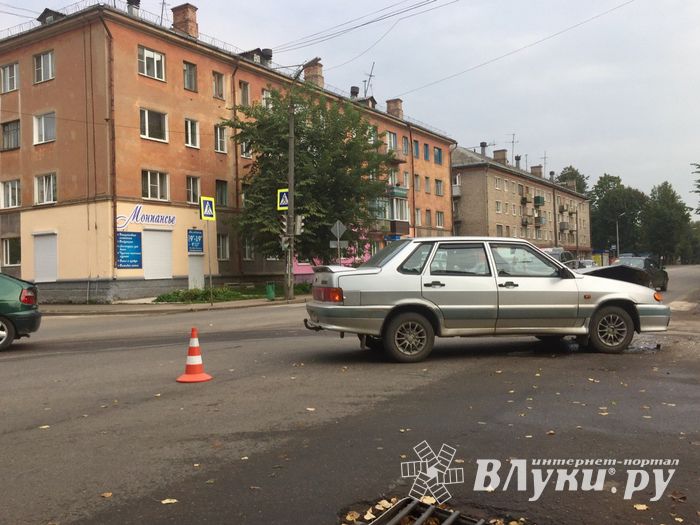 ДТП в Великих Луках на проспекте Октябрьском (ФОТО)