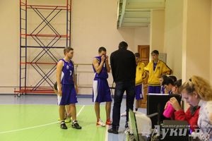 В Великих Луках проходят игры Чемпионата АСБ (фото)