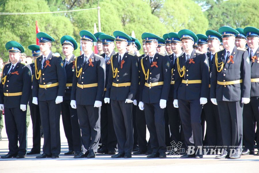 В Великих Луках прошел Парад Победы (ФОТО)