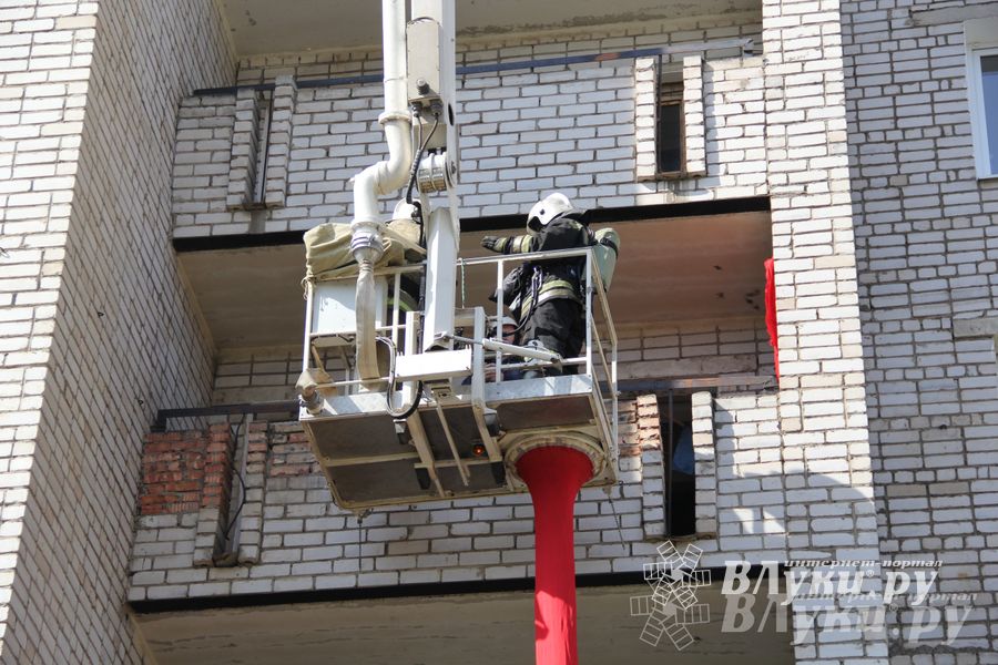 В Великих Луках прошли соревнования пожарных расчетов