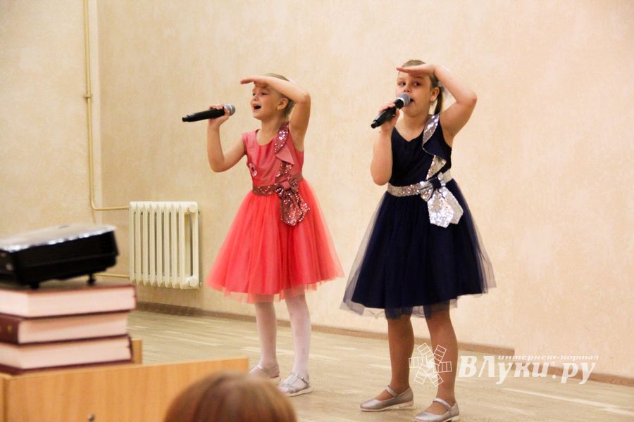 Великолукским учителям признались в любви (ФОТО)