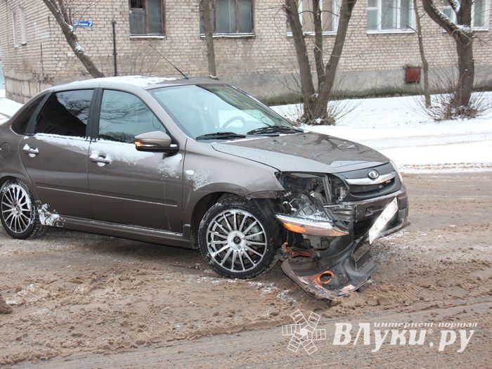 Очередное ДТП произошло в Великих Луках (ФОТО)