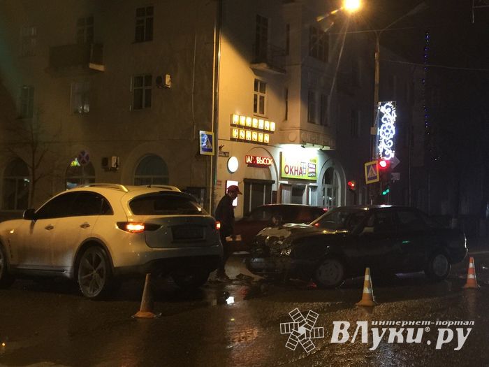 В Великих Луках произошло ДТП (ФОТО)