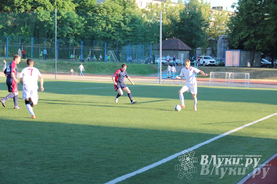 В Великих Луках команда «КПРФ» обыграла команду «Спартака» (фото)