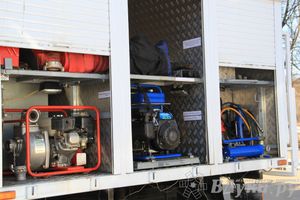 В центре Великих Лук спасатели продемонстрировали свою технику (ФОТО)