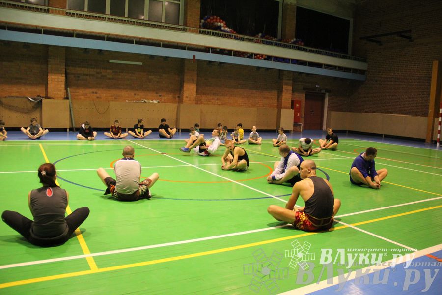 В Великих Луках прошел мастер-класс по кикбоксингу (фото)