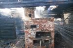 Из-за неправильной конструкции дымохода в Великолукском районе сгорел дом (фото)