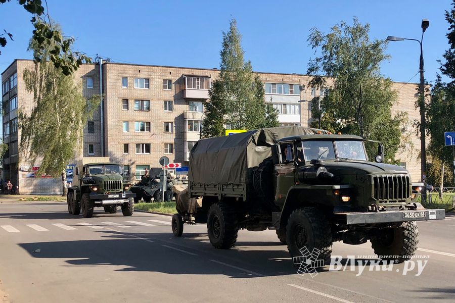 Фотофакт: на улицах города военная техника