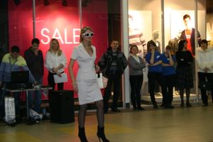 Торговый центр «Апельсин» поздравил прекрасных дам с праздником весны