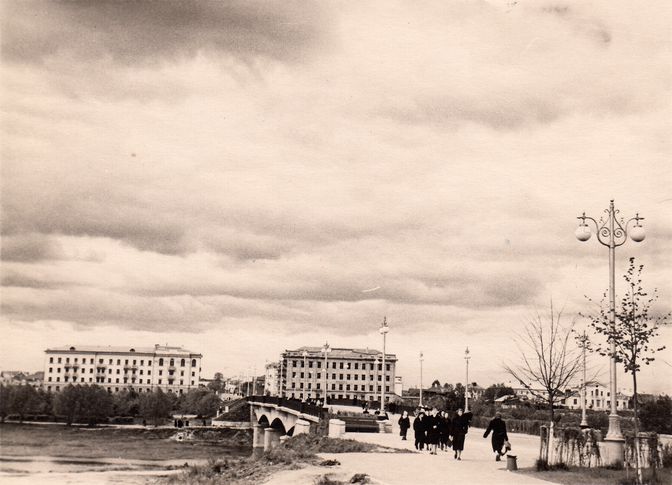 Вид на мост и заречную часть города. Начало 1950\u002Dх