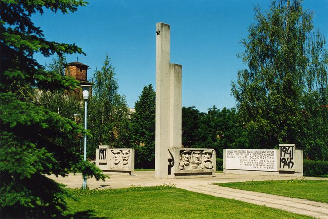 Памятники, мемориальные комплексы
