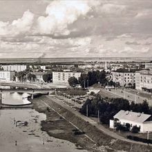 Вид на реку Ловать и центральный мост. 1974 год