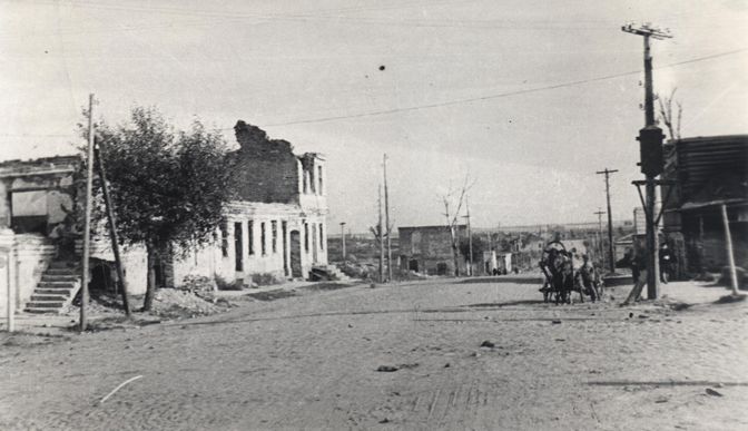 Разрушенная улица Ленина. 1944 год.