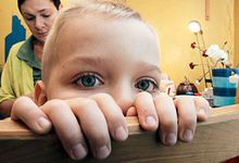 В России предложили запретить изымать детей из бедных семей