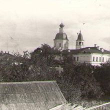 Вид на Пятницкую церковь и школу 1927 год.