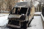 В Великих Луках подожгли микроавтобус с грузом