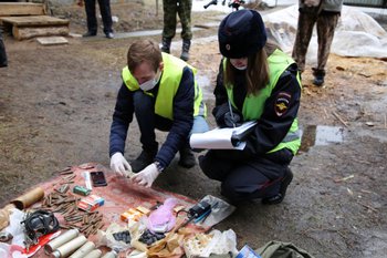 Сотрудники полиции в надворной постройке псковича изъяли боеприпасы (ФОТО)