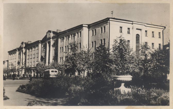 Жилой дом на пл. имени Ленина. 1956 год.