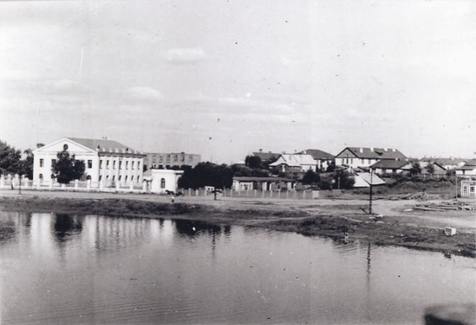 Вид на правый берег реки Ловати с моста. 1949 год