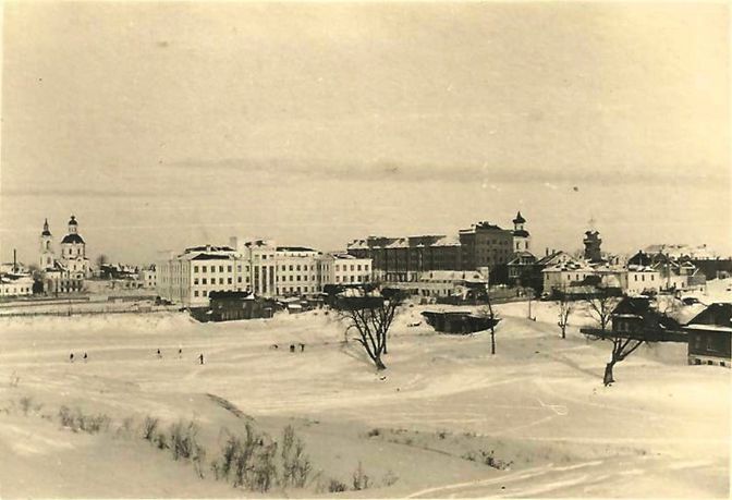 Вид на город с крепостного вала. 1942 год