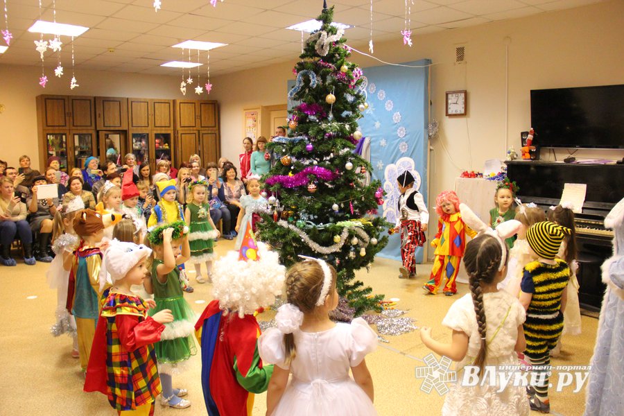 Проходят Новогодние Утренники Проходят Новогодние Утренники