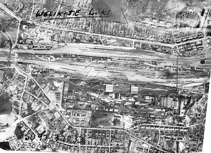 Предвоенный вид с воздуха на железнодорожный вокзал Великих Лук (1941 г.)